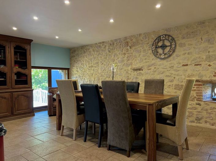 Image No.8-6 Bed House for sale