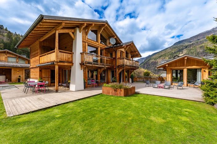 Image No.1-6 Bed Property for sale