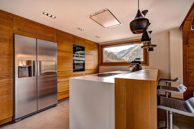 172025-04-24-max-rose-mr