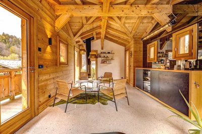 442025-04-24-max-rose-mr