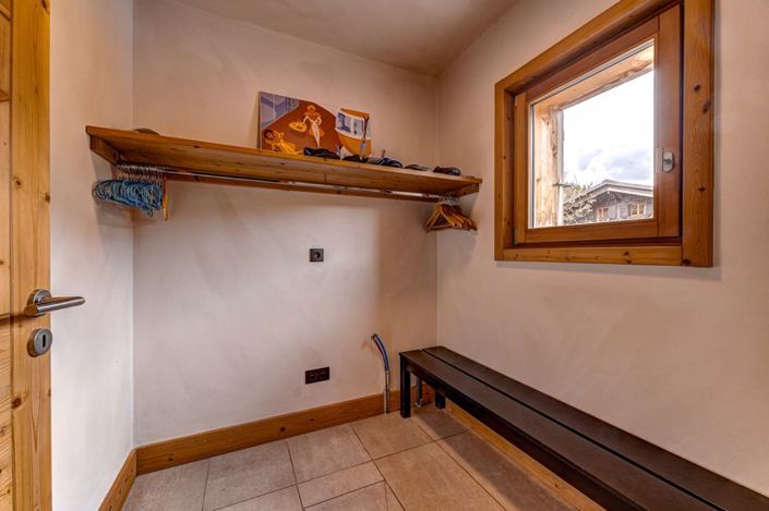 Image No.16-6 Bed Property for sale