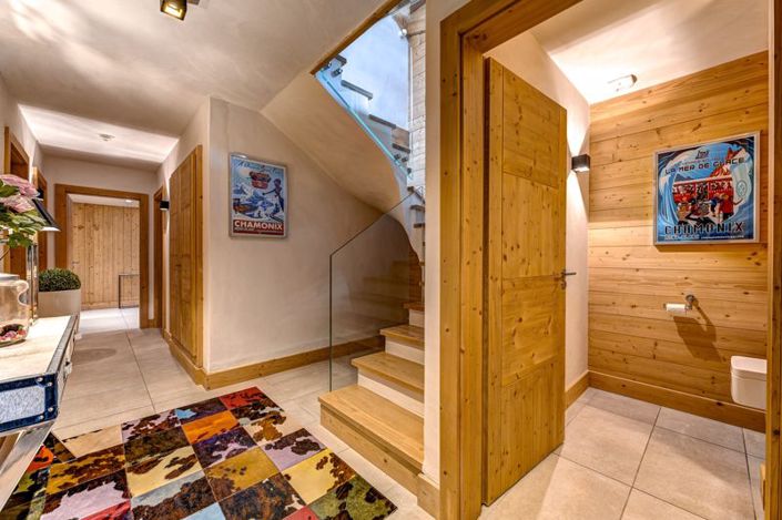 Image No.19-6 Bed Property for sale