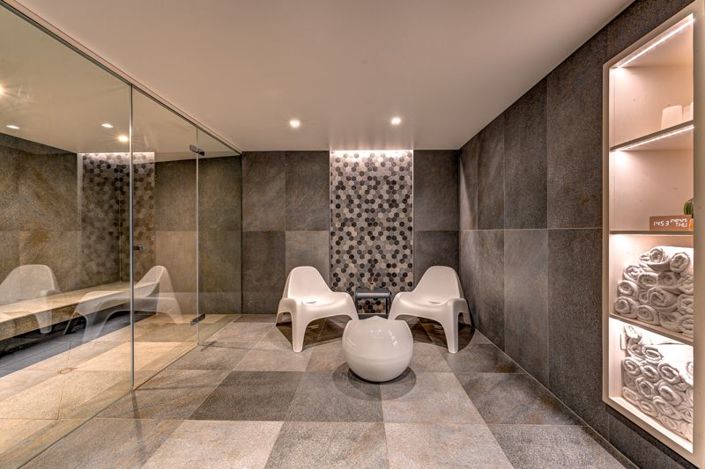 Image No.20-6 Bed Property for sale