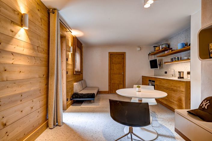 Image No.21-6 Bed Property for sale