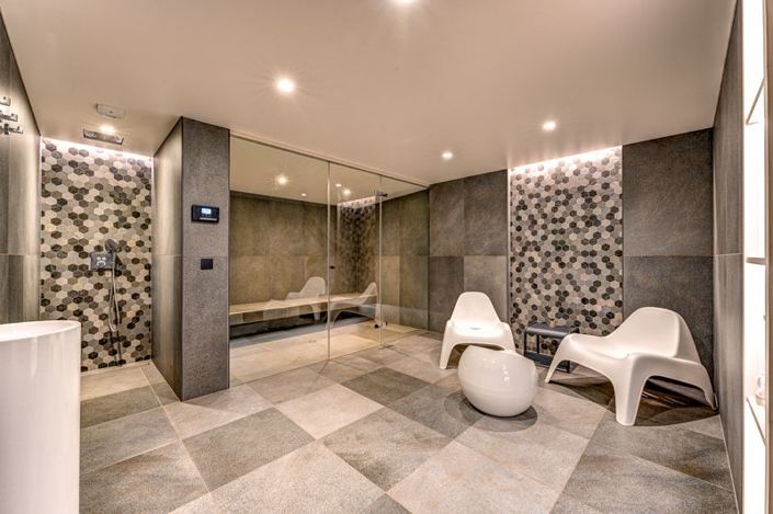 Image No.22-6 Bed Property for sale