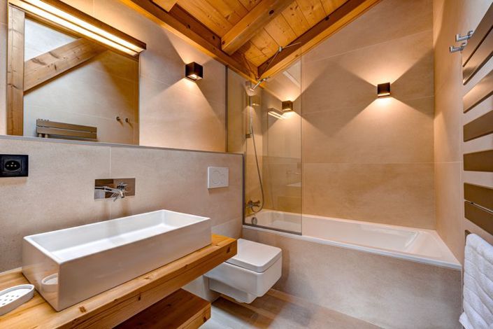 Image No.26-6 Bed Property for sale