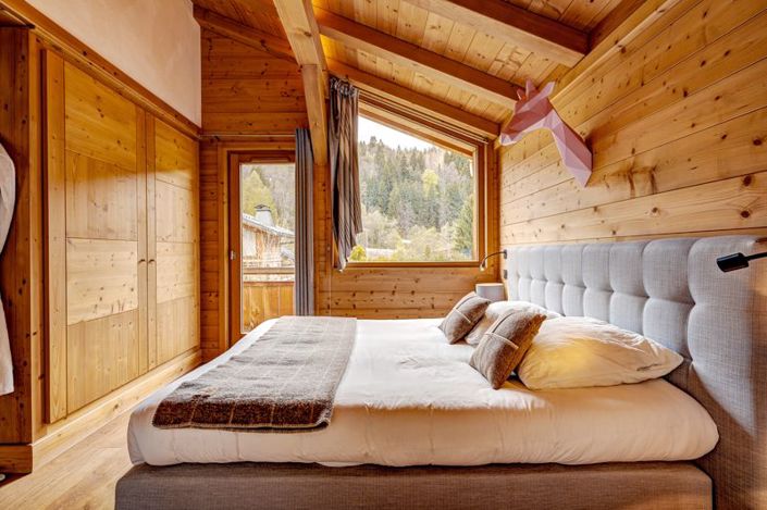 Image No.28-6 Bed Property for sale