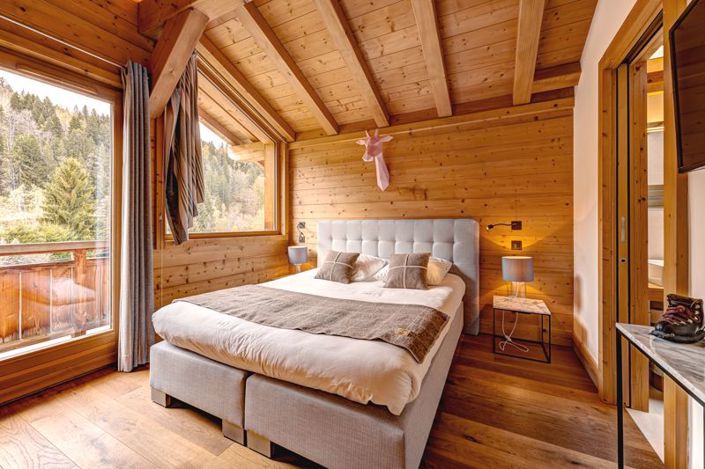 Image No.30-6 Bed Property for sale