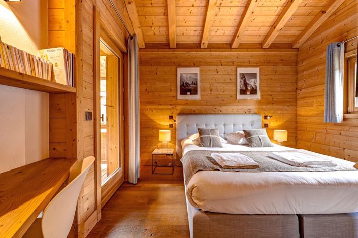 Image No.31-6 Bed Property for sale