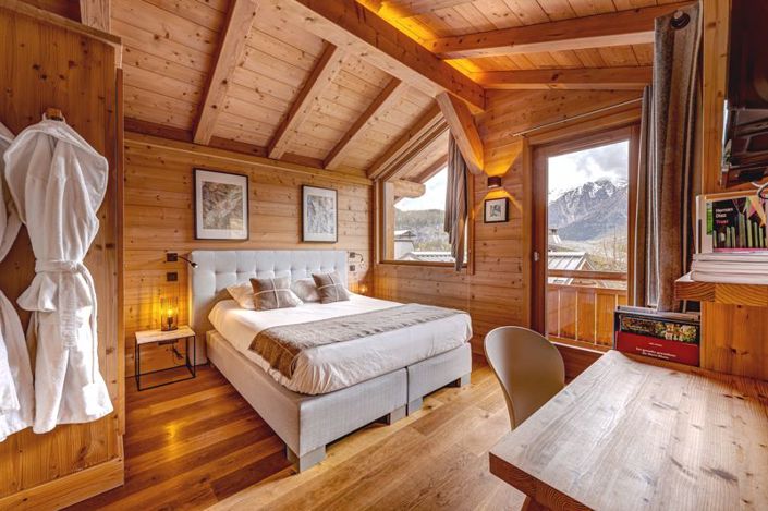 Image No.33-6 Bed Property for sale