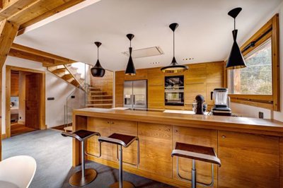 202025-04-24-max-rose-mr