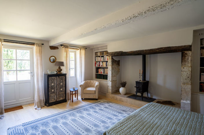 Image No.17-11 Bed Property for sale