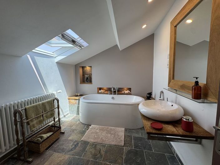 Image No.18-6 Bed Country House for sale