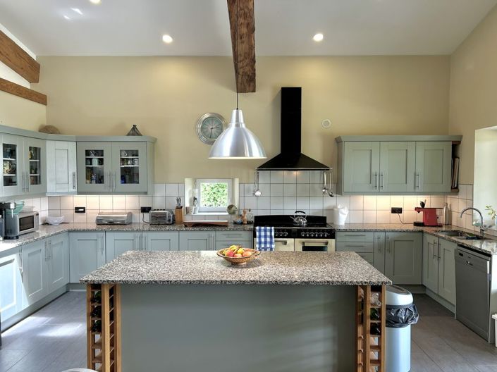 Image No.2-8 Bed House for sale