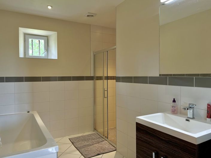 Image No.30-8 Bed House for sale