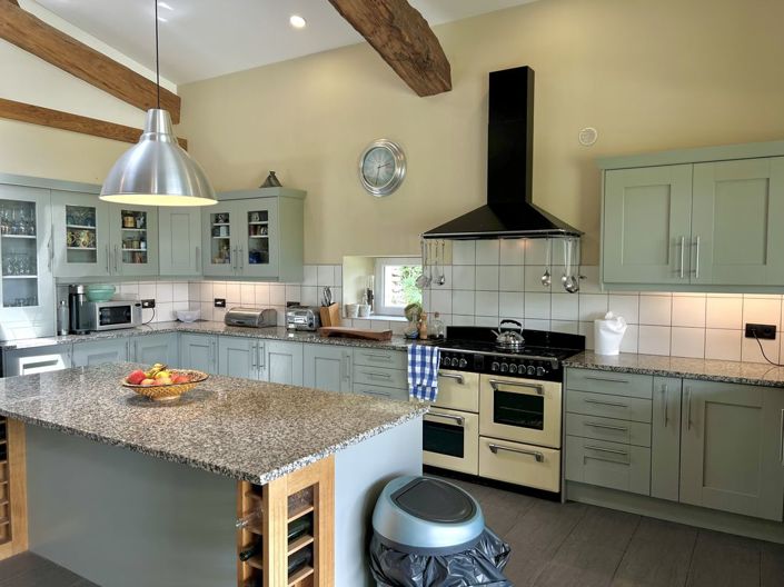 Image No.5-8 Bed House for sale