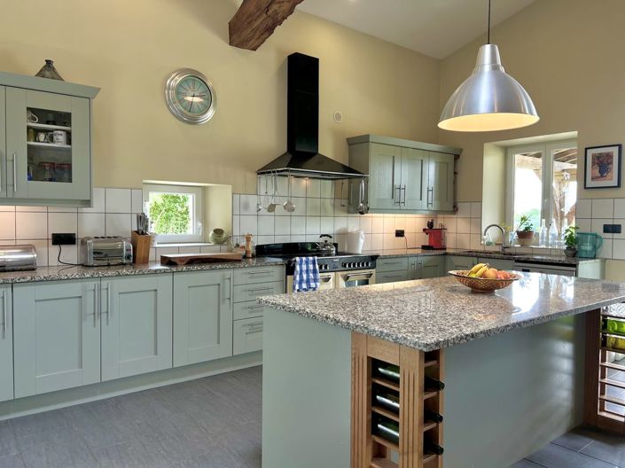 Image No.6-8 Bed House for sale