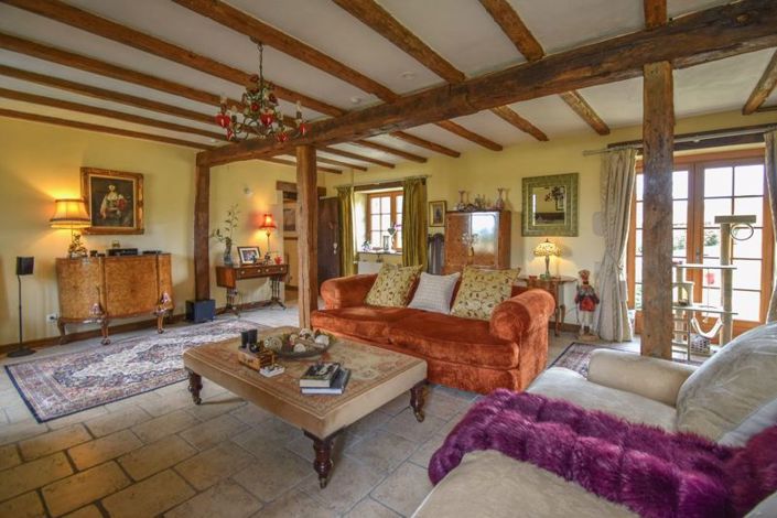 Image No.10-9 Bed Property for sale