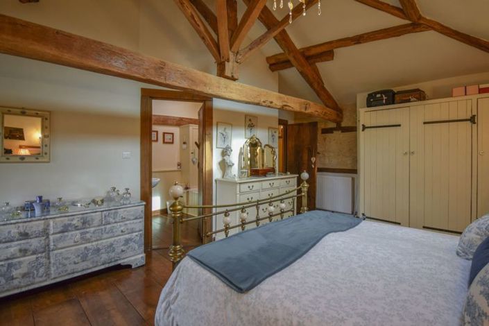 Image No.17-9 Bed Property for sale