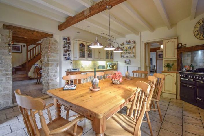 Image No.2-9 Bed Property for sale