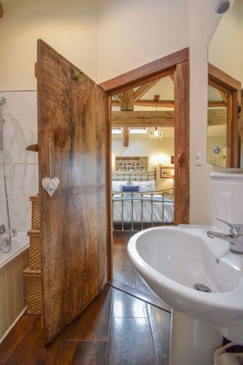 Image No.20-9 Bed Property for sale