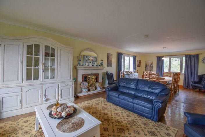 Image No.24-9 Bed Property for sale