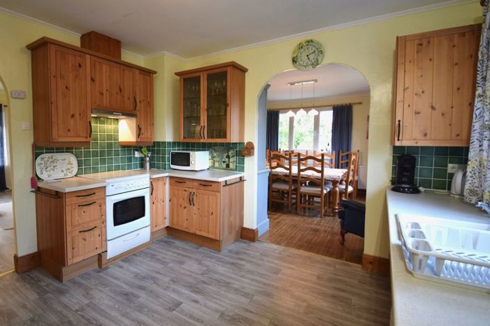 Image No.27-9 Bed Property for sale