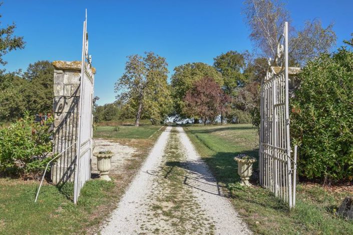 Image No.43-9 Bed Property for sale