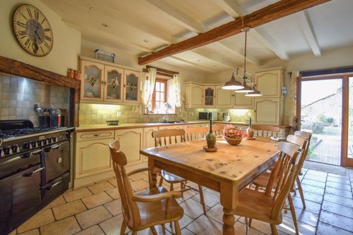 Image No.6-9 Bed Property for sale