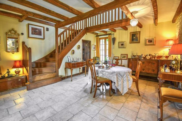 Image No.8-9 Bed Property for sale