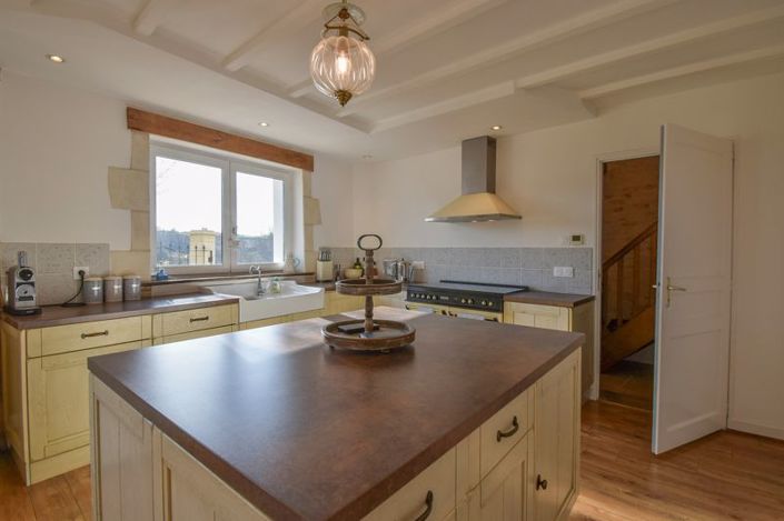 Image No.10-3 Bed Property for sale