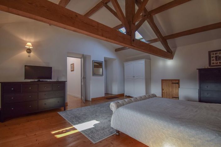 Image No.19-3 Bed Property for sale