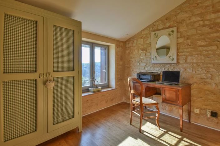 Image No.20-3 Bed Property for sale