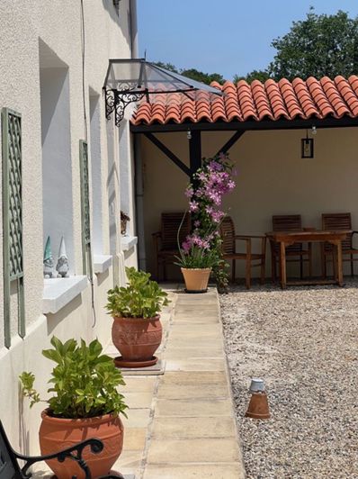 Image No.40-3 Bed Property for sale