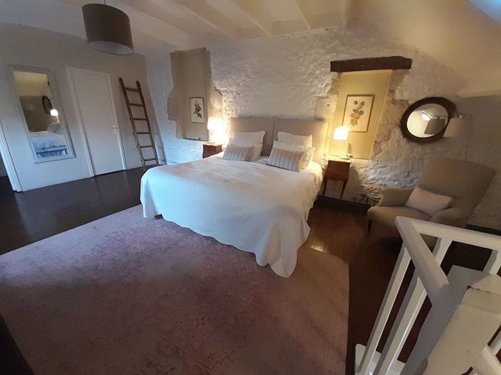 Image No.11-7 Bed Property for sale