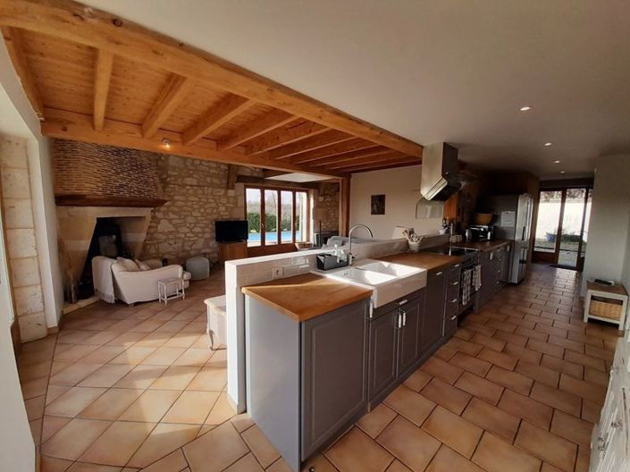 Image No.7-7 Bed Property for sale