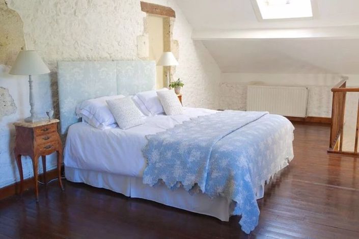 Image No.9-7 Bed Property for sale