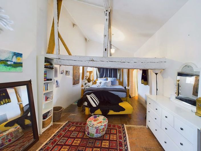 Image No.12-3 Bed Property for sale