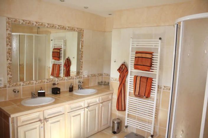 Image No.12-4 Bed Property for sale