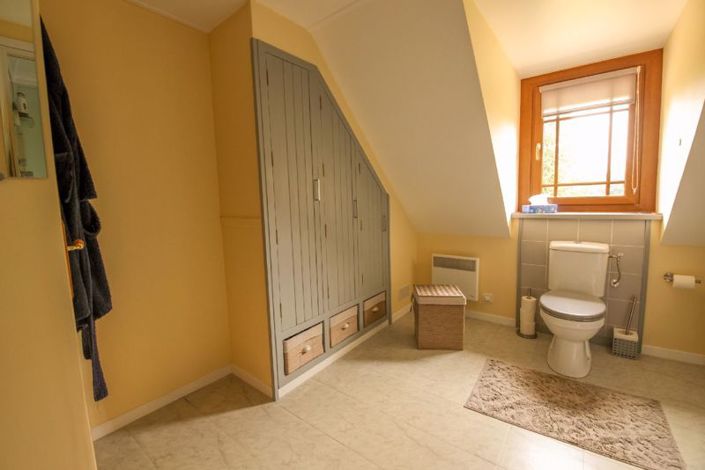 Image No.20-4 Bed Property for sale