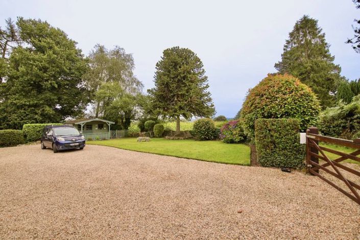 Image No.4-4 Bed Property for sale