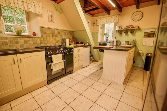 Image No.6-4 Bed Property for sale