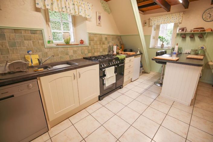 Image No.7-4 Bed Property for sale