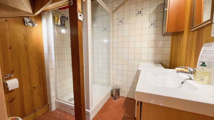 Image No.17-4 Bed Property for sale