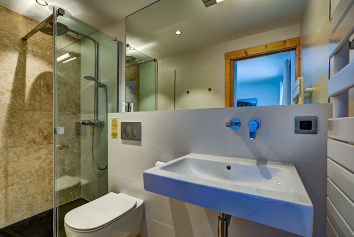 Image No.23-4 Bed Property for sale