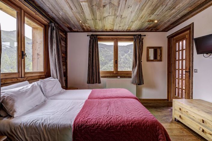 Image No.16-7 Bed Property for sale