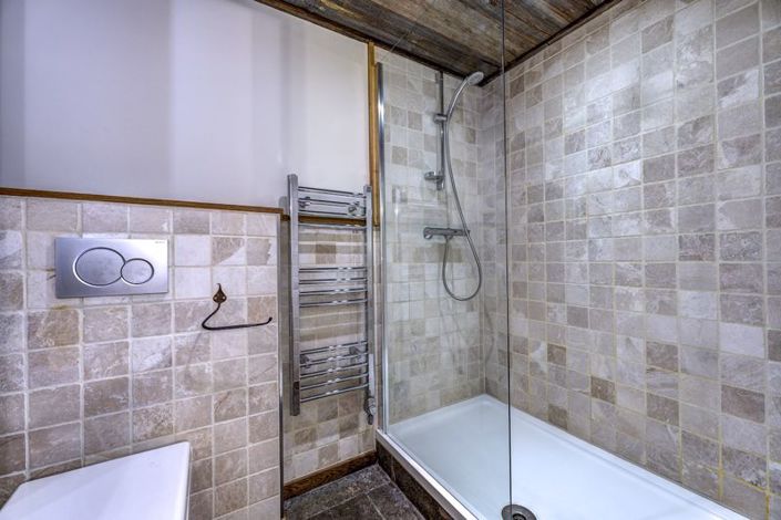 Image No.18-7 Bed Property for sale