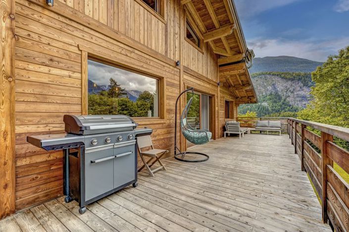 Image No.9-6 Bed Property for sale