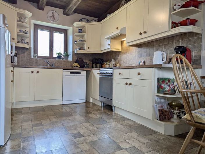 Image No.6-3 Bed Property for sale