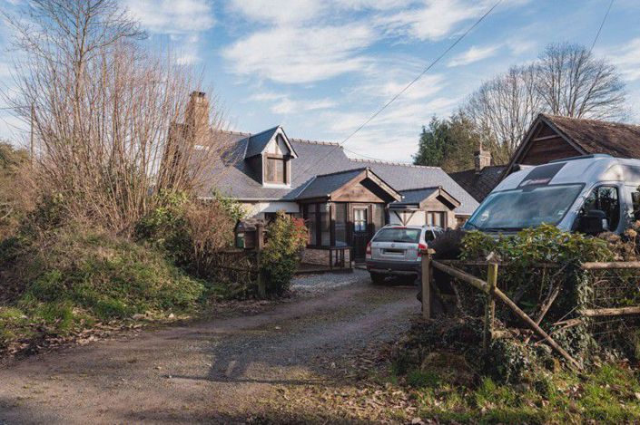 Image No.21-2 Bed Property for sale